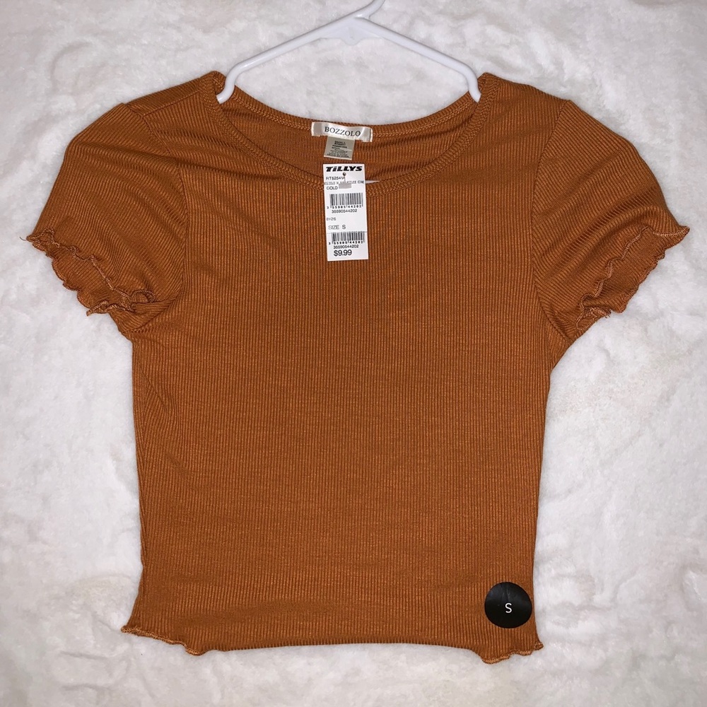 Cropped lettuce tee